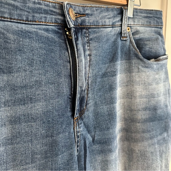 STS Blue | Distressed Denim - Picture 3 of 6